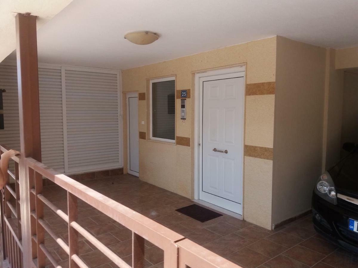 Jordan'S 3Rd Appartment At ניאה מיכאניונה מראה חיצוני תמונה